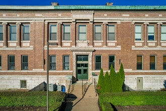 Grant School Lofts in Pittsburgh, PA - Foto de edificio - Building Photo