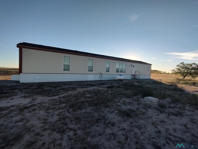 277 E Cheyenne Rd in Dexter, NM - Foto de edificio - Building Photo