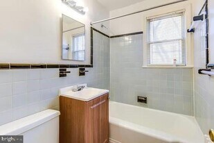 1525 28th St SE in Washington, DC - Building Photo