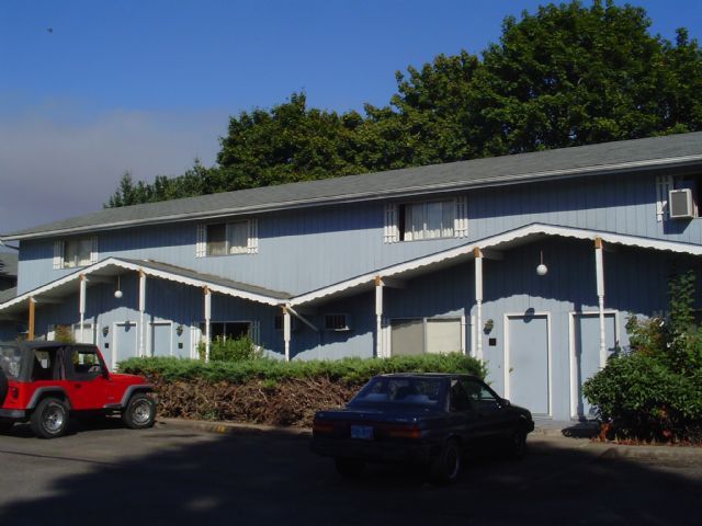 535 Birch St in Junction City, OR - Building Photo - Building Photo