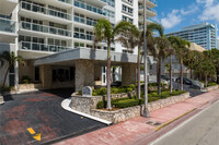 Royal Embassy in Miami Beach, FL - Foto de edificio - Building Photo