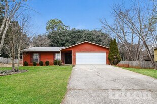 9980 Lake Forest Way in Roswell, GA - Building Photo