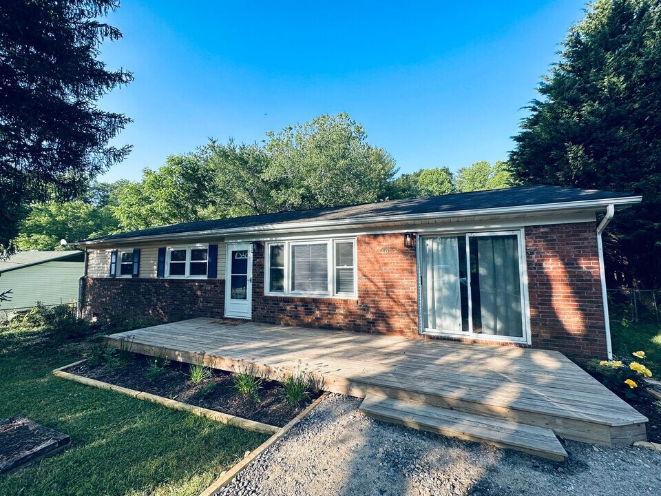 49 Cub Rd in Asheville, NC - Building Photo