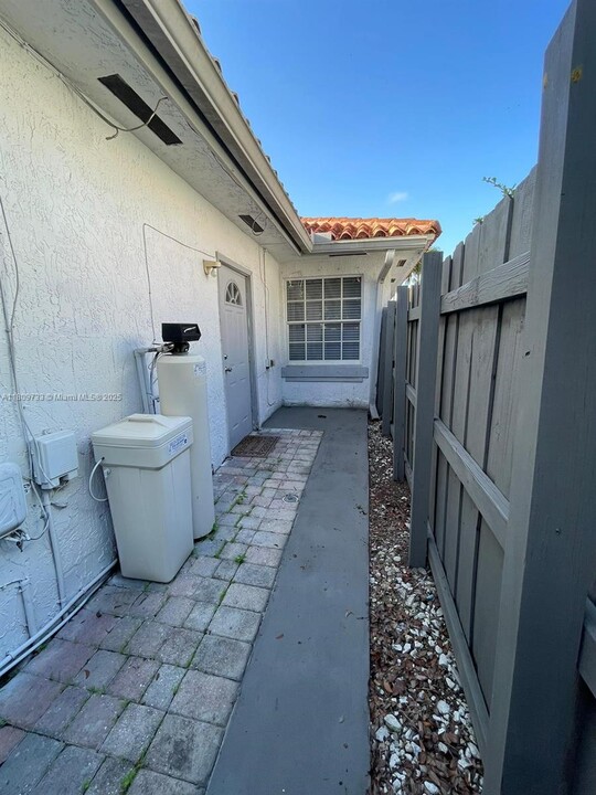 14938 SW 36th Terrace in Miami, FL - Building Photo