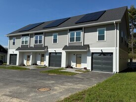 42 O'Neil St in South Portland, ME - Building Photo