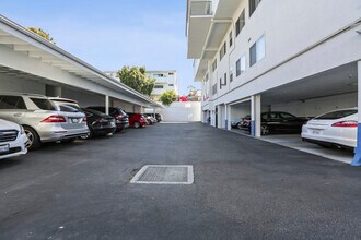 229 Bicknell Ave, Unit 302 in Santa Monica, CA - Foto de edificio - Building Photo