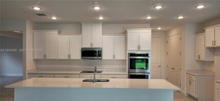 4650 SW Quezon St in Port St. Lucie, FL - Building Photo - Building Photo