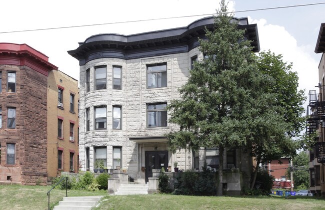 333 S Pacific Ave in Pittsburgh, PA - Foto de edificio - Building Photo