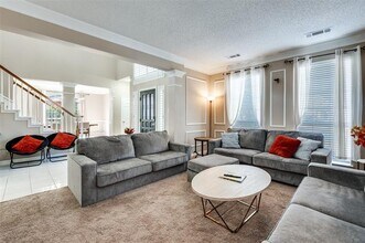 2106 Hunter Pl Ln in Arlington, TX - Building Photo - Building Photo