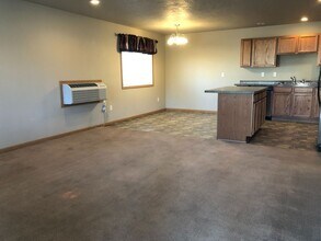 415 3rd Ave NW in Minot, ND - Building Photo - Building Photo