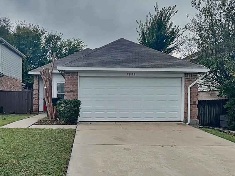 5009 Bay View in Garland, TX - Building Photo