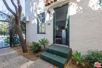 522 N Alta Vista Blvd in Los Angeles, CA - Building Photo - Building Photo