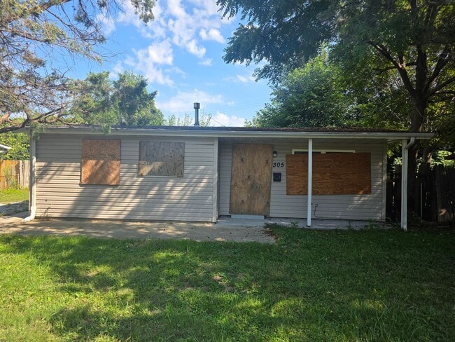 1305 St Stephens Dr in Sauget, IL - Building Photo - Building Photo