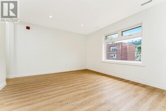 127 Victoria Ave S in Hamilton, ON - Building Photo - Building Photo