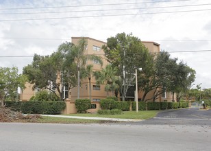 The Tennis Club II in Fort Lauderdale, FL - Building Photo - Building Photo