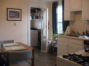 51 Montfern Ave, Unit 1 in Boston, MA - Foto de edificio - Building Photo