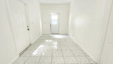 421 W Evanston Cir in Fort Lauderdale, FL - Building Photo - Building Photo