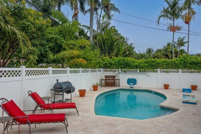 property at 1900 N Victoria Park Rd