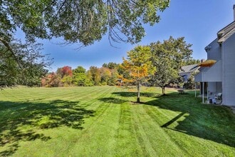 6 Veterans Rd, Unit 15 in Amherst, NH - Foto de edificio - Building Photo