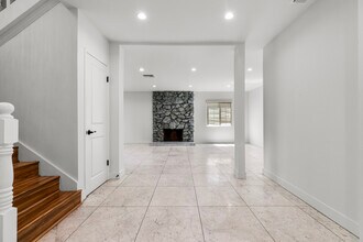 15419 Valerio St in Van Nuys, CA - Building Photo - Building Photo