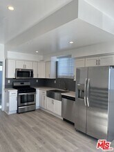 644 N Manhattan Pl in Los Angeles, CA - Building Photo - Building Photo