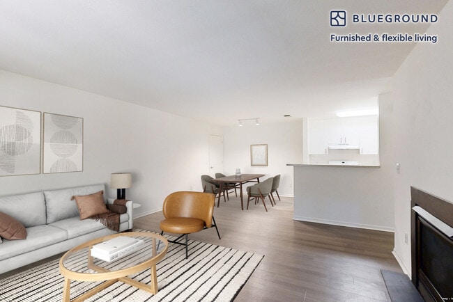 313 Avalon Cir in Smithtown, NY - Building Photo - Building Photo