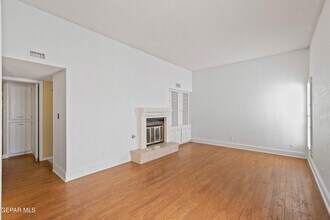 316 Thunderbird Dr in El Paso, TX - Building Photo - Building Photo