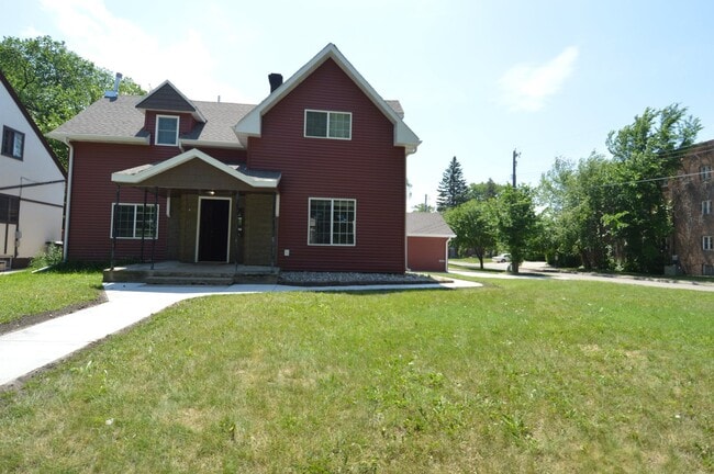 property at 95 4th Ave S