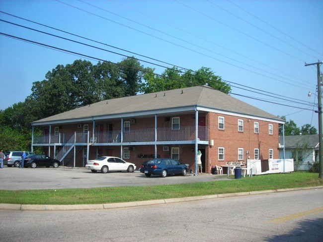 Hill Crest Apartments in Hopewell, VA - Foto de edificio - Building Photo