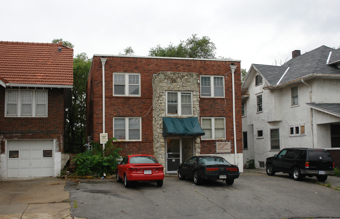 Park Place Apartments in Omaha, NE - Building Photo