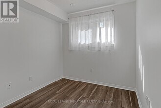 60 Turntable Crescent in Toronto, ON - Building Photo - Building Photo