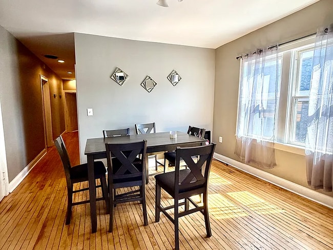 831 N Ashland Ave in Chicago, IL - Building Photo - Building Photo