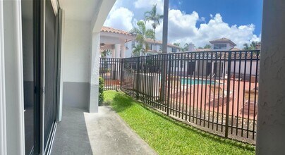 725 SW 148th Ave in Davie, FL - Building Photo - Building Photo