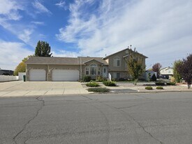 1361 N 325 E in Layton, UT - Building Photo