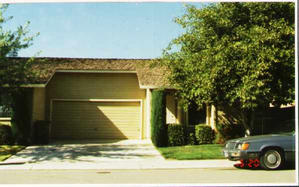 307 Ravenwood Way in Lodi, CA - Building Photo