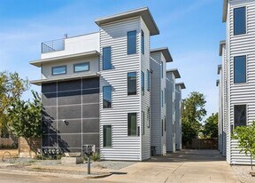 1921 California Dr in Dallas, TX - Building Photo