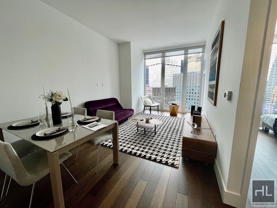 East 44th Street in New York, NY - Building Photo