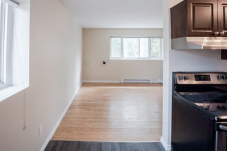 30 Hargrave Apartment in Winnipeg, MB - Building Photo - Building Photo