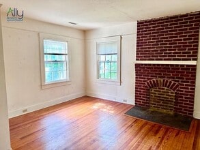 114 Maywood Ln in Charlottesville, VA - Foto de edificio - Building Photo