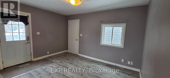 54 Wyandotte St in Orillia, ON - Building Photo - Building Photo