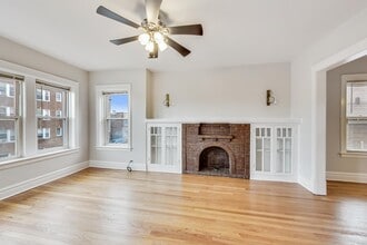 2436 W Diversey Ave in Chicago, IL - Building Photo - Building Photo