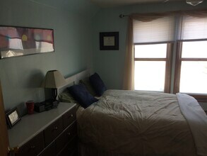 1447 Williamson St, Unit 2 in Madison, WI - Foto de edificio - Building Photo