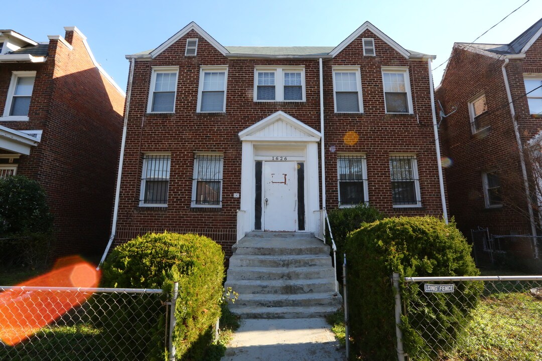 1626 21st Pl SE in Washington, DC - Building Photo