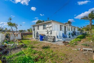 1810 Burton St in San Diego, CA - Building Photo