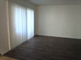 2621 Howe Ave, Unit #102