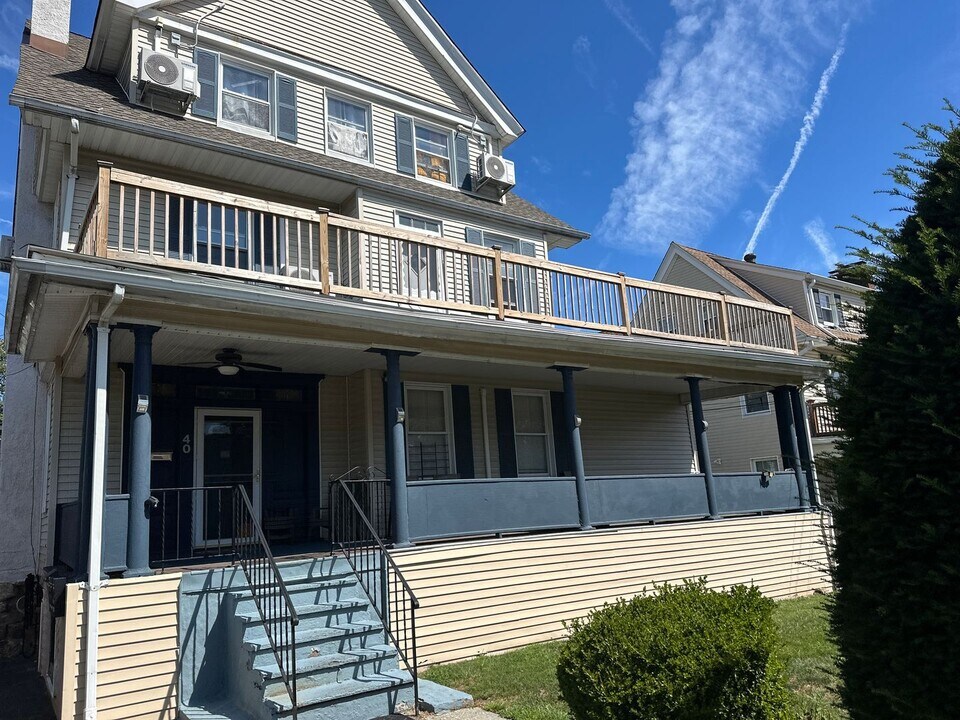 40 Crosby Pl-Unit -3rd Floor Unit in New Rochelle, NY - Building Photo