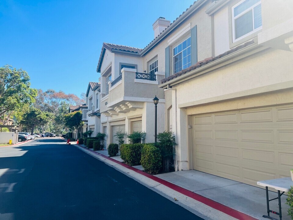 12526 Heatherton Ct in San Diego, CA - Building Photo