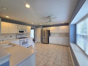 12338 Southmeadow Dr in Stafford, TX - Building Photo - Building Photo