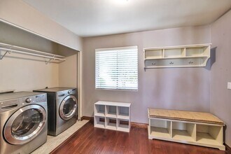 15620 North 8th St in Phoenix, AZ - Foto de edificio - Building Photo