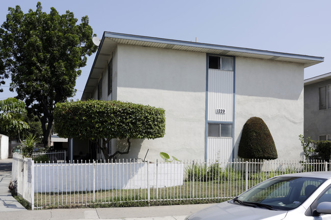 1229 E Madison Ave in Santa Ana, CA - Building Photo - Building Photo